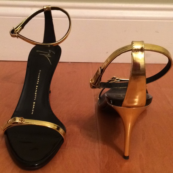 Giuseppe Zanottii Elegant Gold Heels - Picture 2 of 5